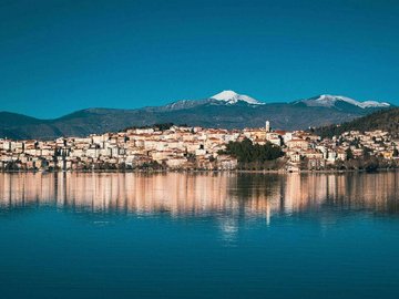 ΧΡΙΣΤΟΥΓΕΝΝΑ / ΠΡΩΤΟΧΡΟΝΙΑ ΣΤΗ ΛΙΜΝΗ ΤΗΣ ΚΑΣΤΟΡΙΑΣ